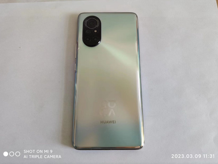 轉(zhuǎn)讓95成新華為nova8手機(jī)。內(nèi)存8+128
