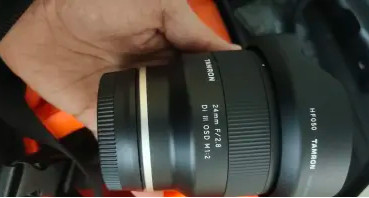 索尼ZV-E10L Vlog微單數(shù)碼相機(jī)+騰龍索尼定焦鏡頭