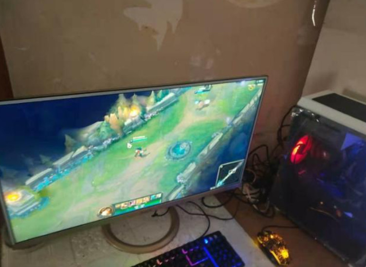i7八線程獨立顯卡2G硬盤32寸
