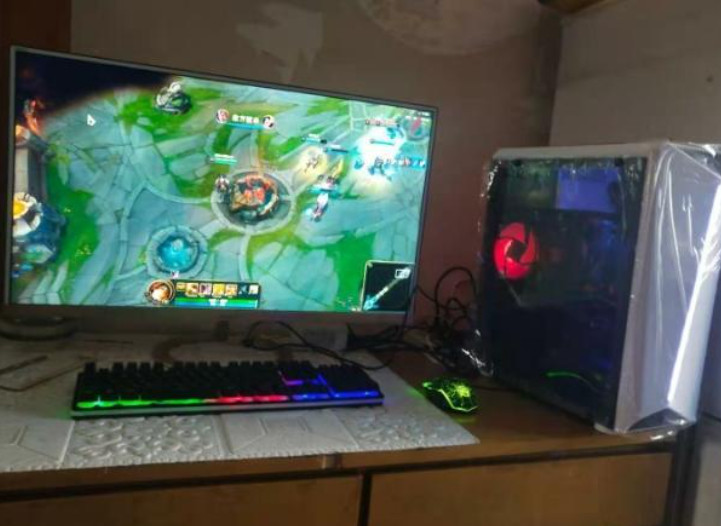 i7八線程獨立顯卡2G硬盤32寸